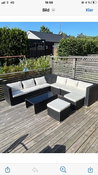 Hörnbaserad loungesoffa för uteplats med bord och sittpuffar