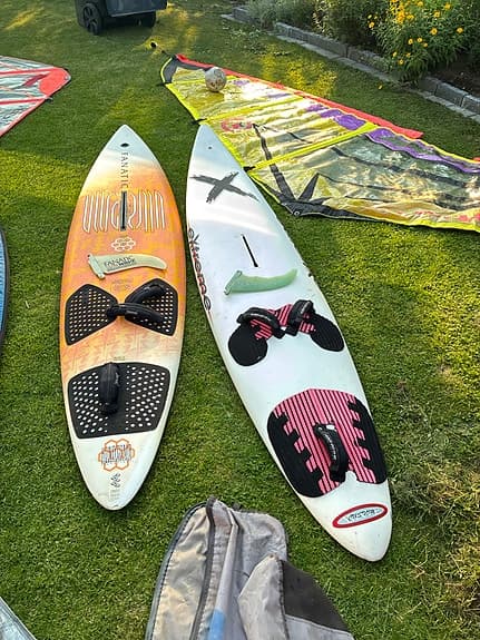 Windsurfingbrädor och segel paket