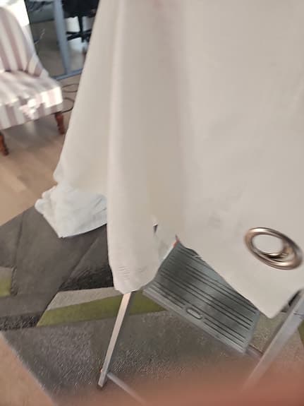 En gardin kappa med öljetter