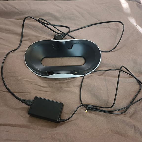 Sony Playstation VR2 headset med handkontroller + laddningsstation