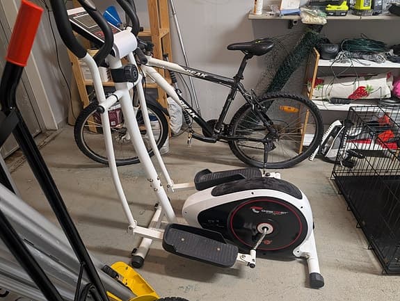 Crosstrainer vit/svart med träningsdator