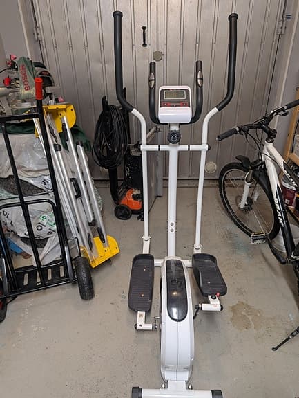 Crosstrainer vit/svart med träningsdator