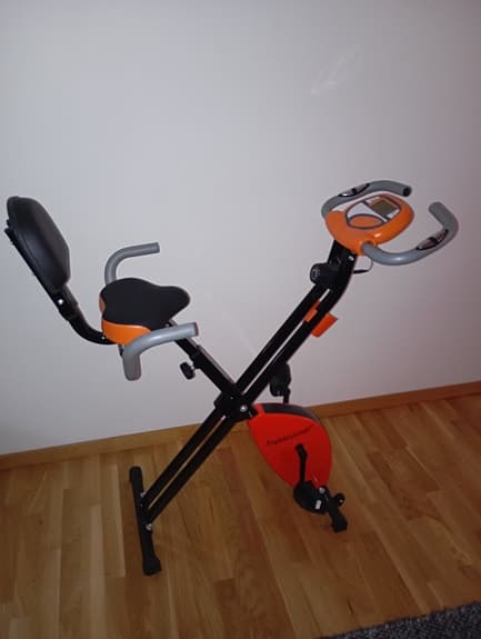 TrekkRunner motionscykel med ryggstöd och magbänk