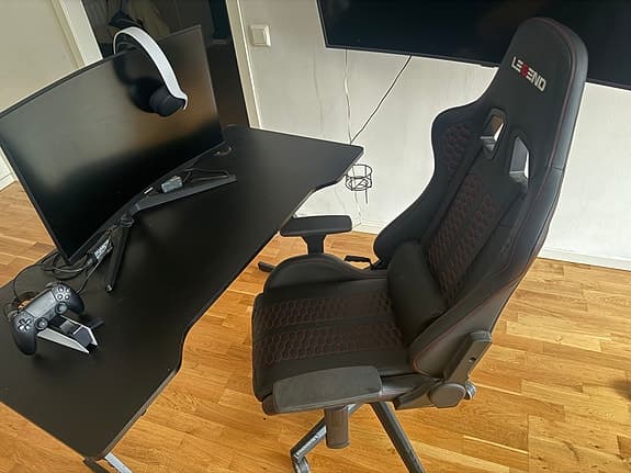 Gamingstol, skärm, bord, hörlurar, kontroll, laddstation! Paketpris!