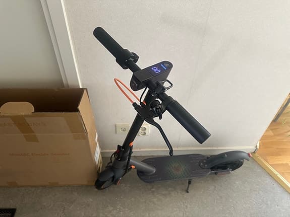Elektrisk elsparkcykel svart