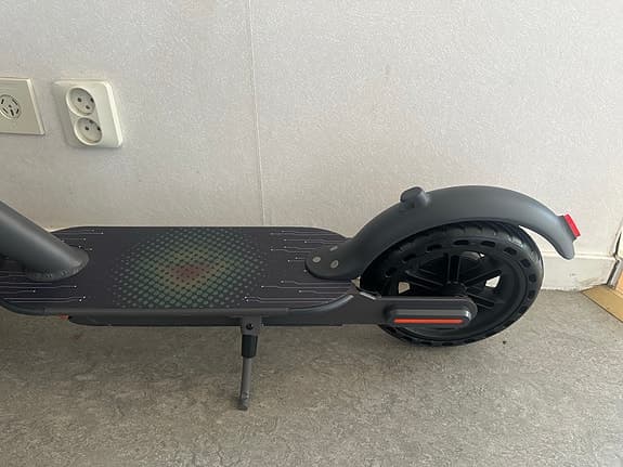Elektrisk elsparkcykel svart