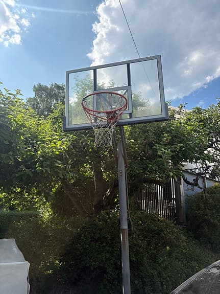 Basketkorg på fot med justerbar höjd
