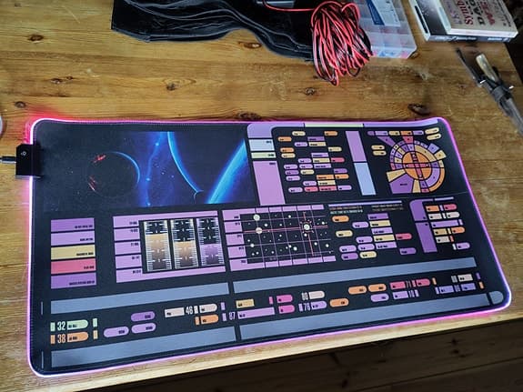 Star Trek: The Next Generation-musmatta med RGB, 70x35 cm