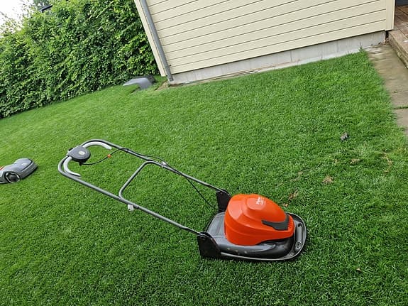 Flymo simpleGlide 330 gräsklippare orange