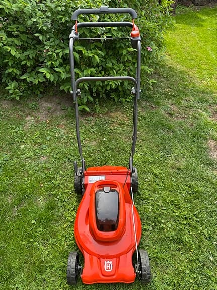 Husqvarna LC 142iS med batteri och laddare