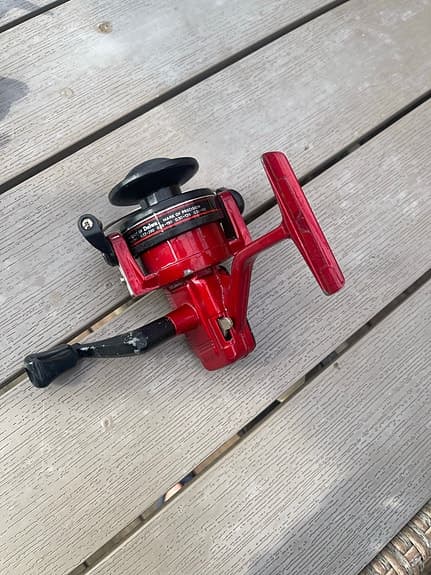 Daiwa J12CR fiskerulle röd
