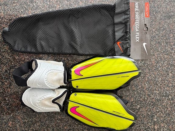 Benskydd  Nike Protegga Flex för barn
