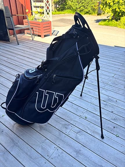 Wilson golfbag svart med ställ bärbag