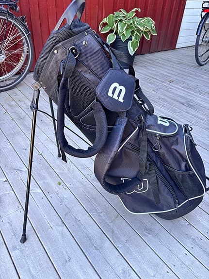 Wilson golfbag svart med ställ bärbag