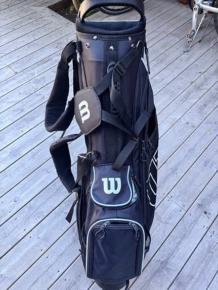Wilson golfbag svart med ställ bärbag