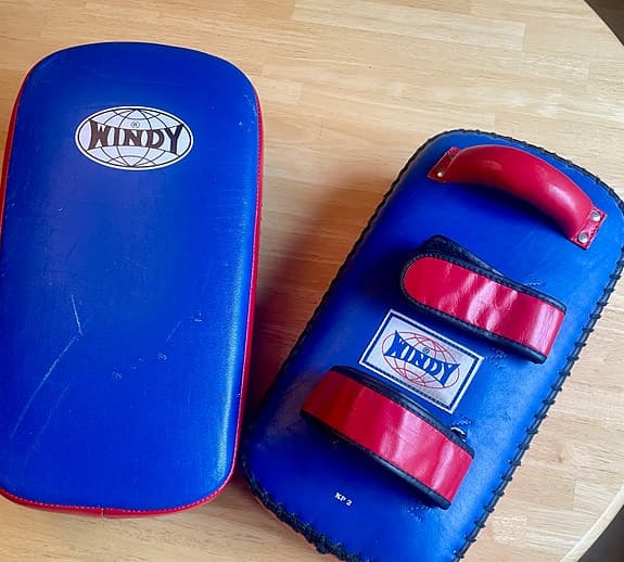 Windy Thai Pads sparkmitsar proffsmitsar äkta läder Thailand