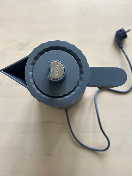 Alessi vattenkokare Plisse, gråblå