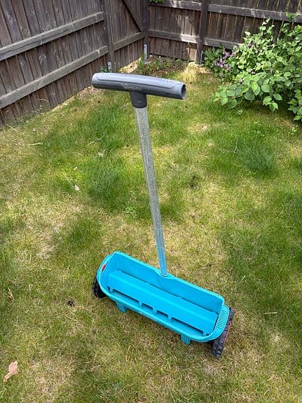 Gardena spridare gödselspridare blå