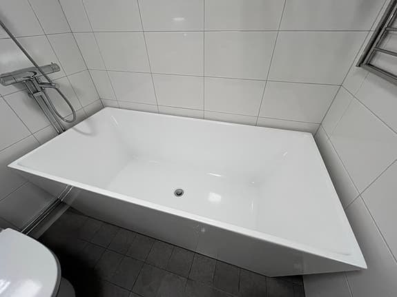 Elegant fristående badkar 170 cm – mycket gott skick