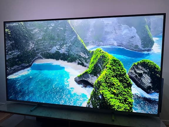 Philips 70” Smart 4K UHD 3 Sidig Ambilight