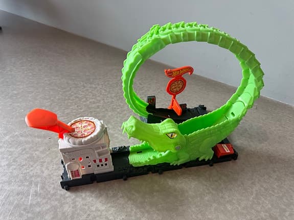 Hot Wheels City Gator Loop Attack