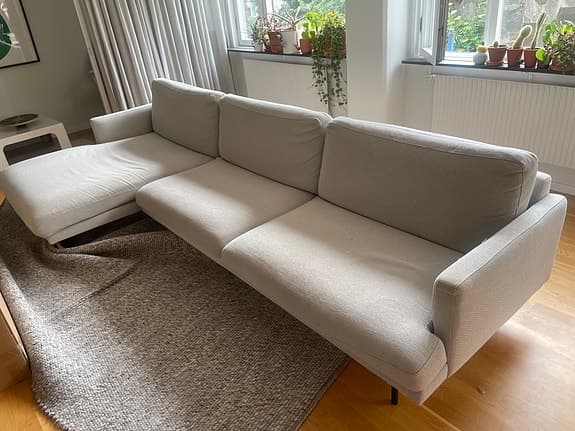 Ikea. Corner sofa. Needs pick up Stockholm. Super cheap.