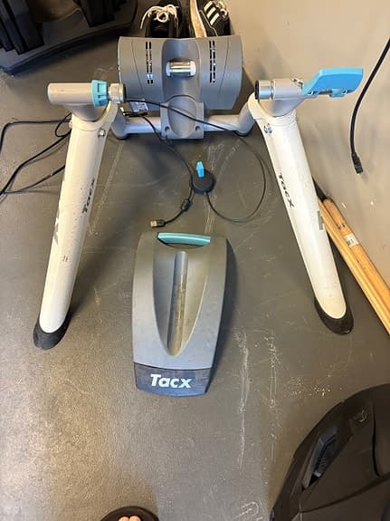 Tacx cykeltrainer med framhjulstöd