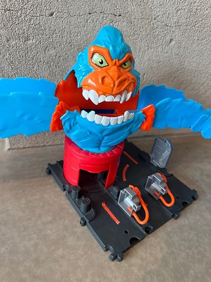 Hot Wheels lekset bilbana med monster och matstationer