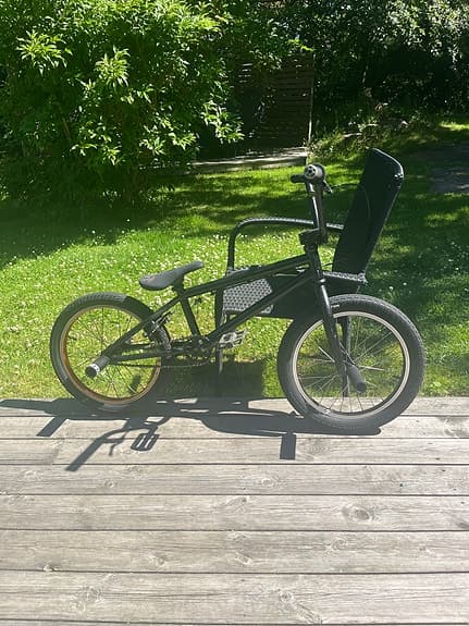 Svart-BMX