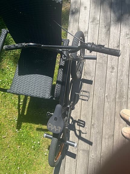 Svart-BMX