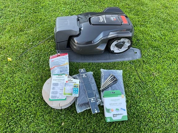 Husqvarna Automower 305 + Connect (Appstyrning) + Garage + Tillbehörspaket