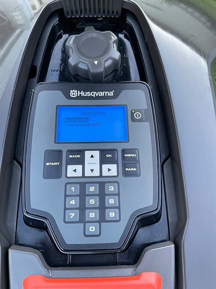 Husqvarna Automower 305 + Connect (Appstyrning) + Garage + Tillbehörspaket