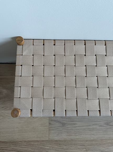 Åhléns, bänk i ek med flätad sits
