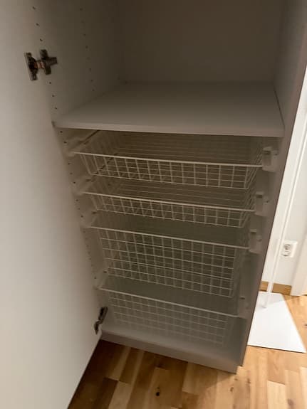 Marbodal trådbackar + hyllplan – 45 & 55 cm garderob (14 backar + 8 hyllor)