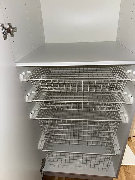 Marbodal trådbackar + hyllplan – 45 & 55 cm garderob (14 backar + 8 hyllor)