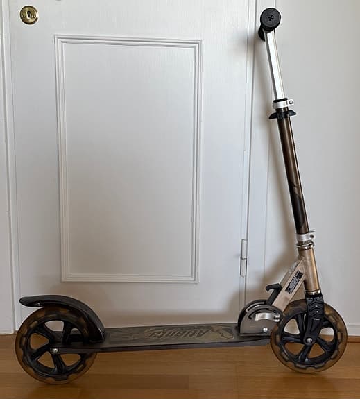 Aluway sparkcykel svart/silver med stora hjul (Nypris 2 400 kr)