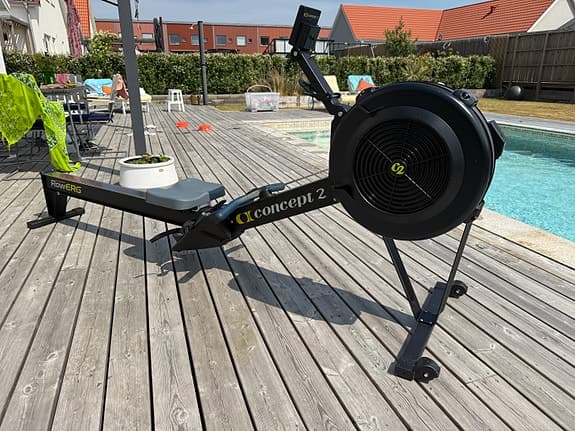 Concept2 RowErg PM5 – 2022 – Endast 48 800 meter – Nyskick