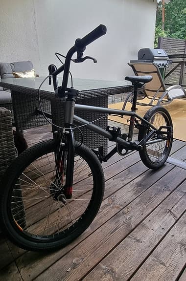 BMX i fint skick - nya däck