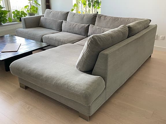 Rymlig och bekväm 4-sits divansoffa av märket Sits