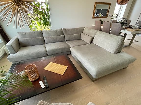 Rymlig och bekväm 4-sits divansoffa av märket Sits