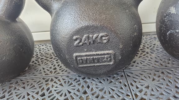 Kettlebells gjutjärn 32 kg, 24 kg och 20 kg