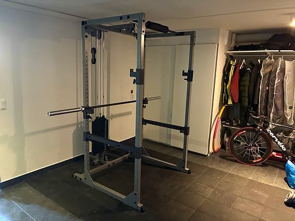 Power Rack med latsdrag