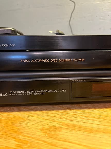 Denon DCM-340 CD-spelare 5-skivors svart