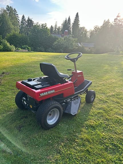 Yard King åkgräsklippare röd