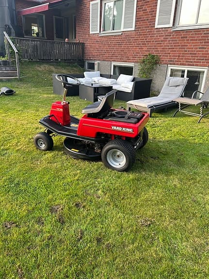 Yard King åkgräsklippare röd