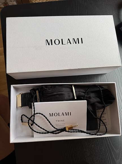 Molami Twine Headband Black & Gold – Komplett – Svensk design