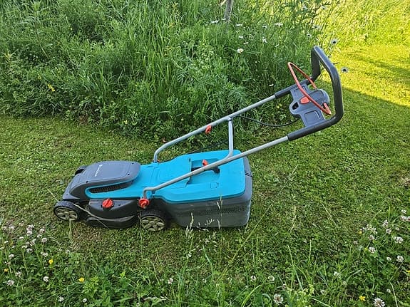 Gardena elektrisk gräsklippare blå/grå