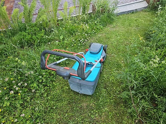 Gardena elektrisk gräsklippare blå/grå