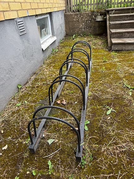 Cykelställ i metall för flera cyklar