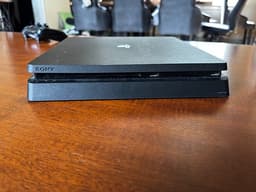 Sony PlayStation 4 konsol med handkontroll +sladd och hdmi sladd om behövs